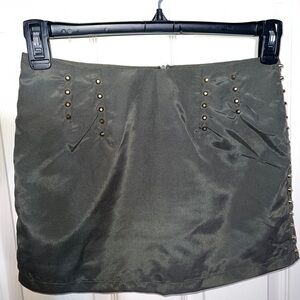 💚 NWT! Olive Green Studded Taffeta Miniskirt